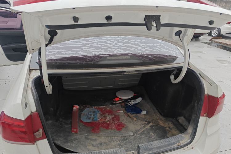 Used Volkswagen Santana 2016 1.6L Manual Fashion Edition Trunk