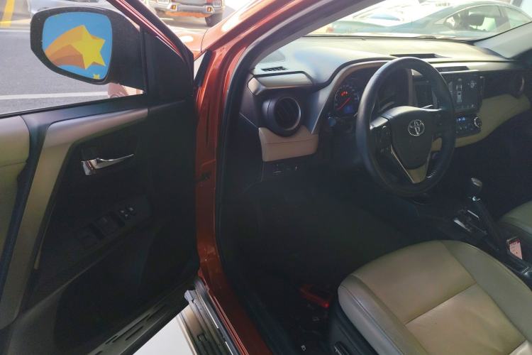 Used Toyota RAV4 2015 2.0L CVT Four-Wheel Drive New Edition