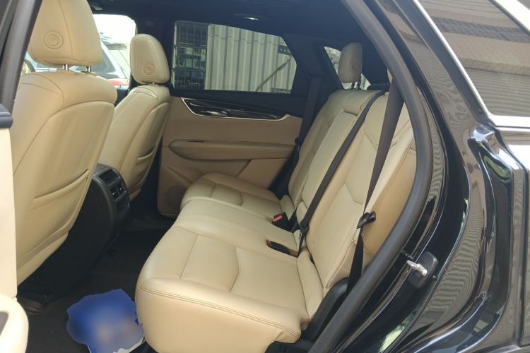 Used Cadillac XT5 2016 28T Four-Wheel Drive Tech Version Left Rear Seat