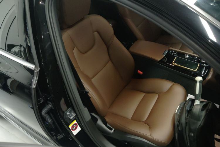 Used Volvo S90 New Energy 2025 Plug-in Hybrid Four-Wheel Drive Long-Range Zhiyi Luxury Edition
