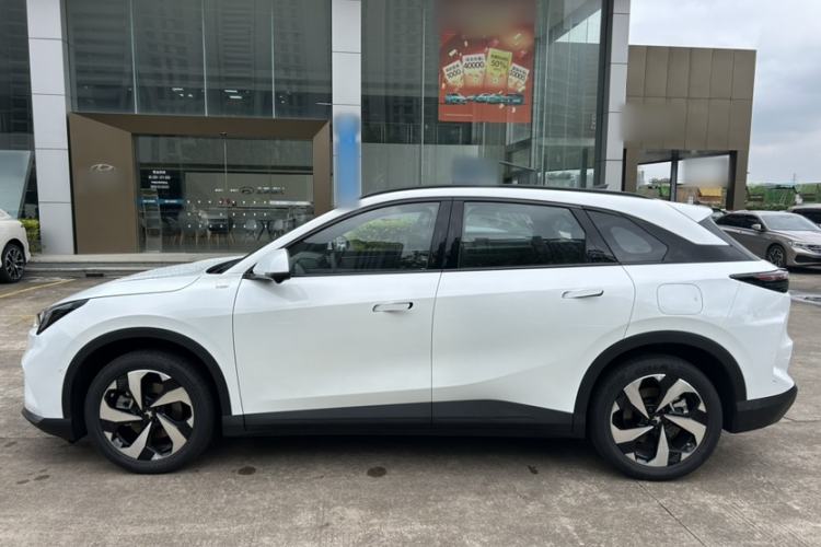 Used ARCFOX Alpha T5 2026 Model Range-Extended 1215 Yuanjing Smart Driving Version
