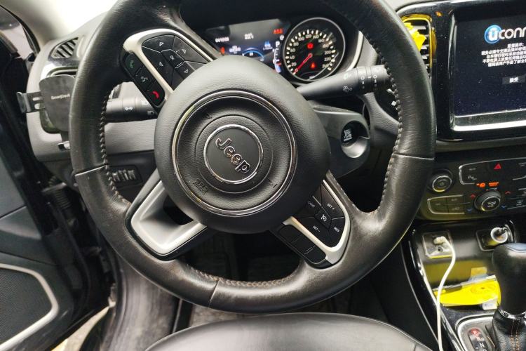Used Jeep Compass 2019 220T Automatic Family Edition Steering Wheel