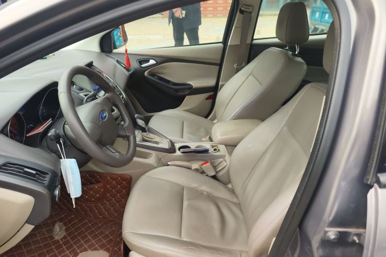 Used Ford Focus 2012 Sedan 1.6L Automatic Comfort Model
