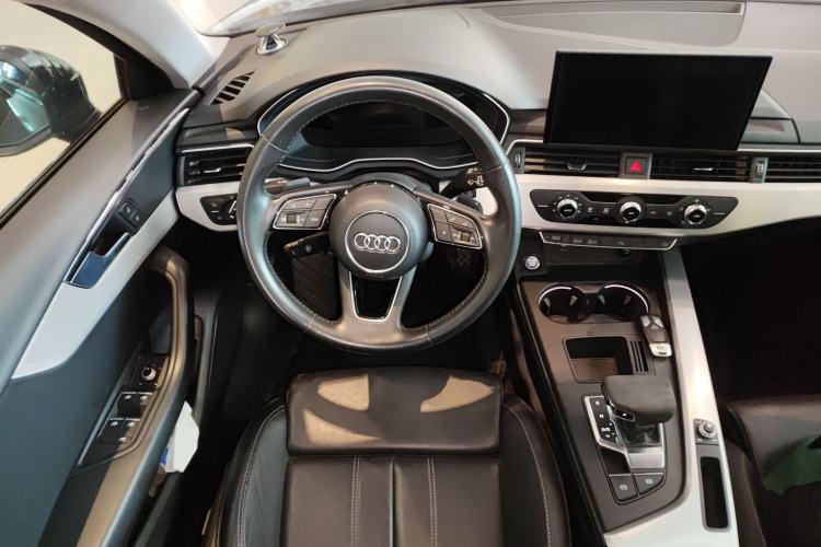 Used Audi A4L 2020 40 TFSI Fashion Dynamic Model Steering Wheel