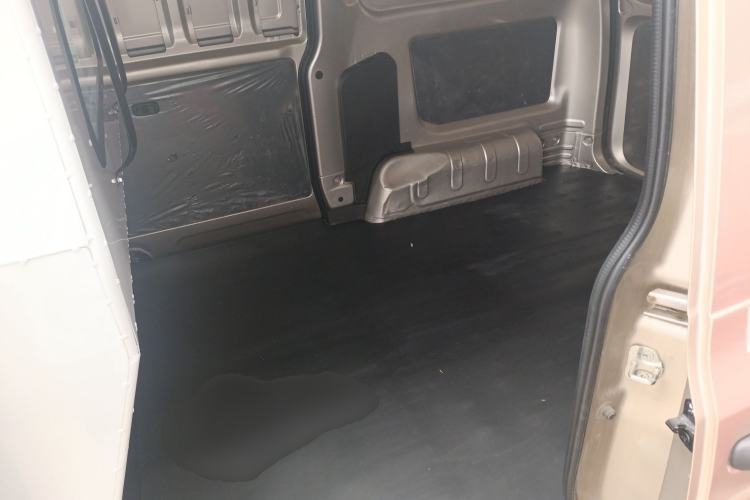 Used Wuling Hongguang V 2022 1.5L Jingqu Edition Enclosed-Window Vehicle with Hydraulic Power Steering LAR