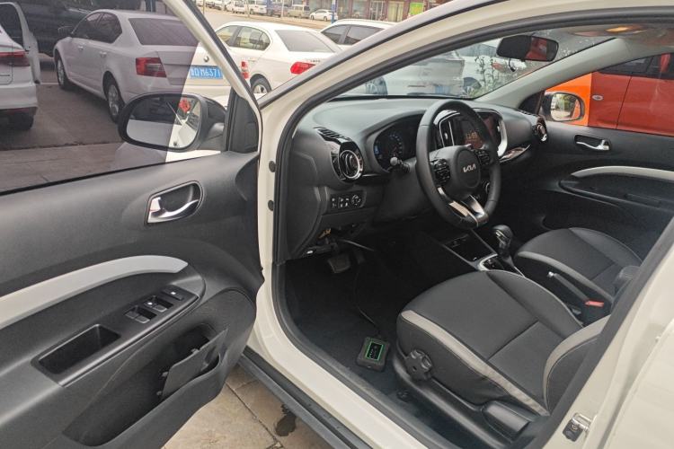 Used Kia kx1 Stonic 2021 1.4L CVT Sunroof Model