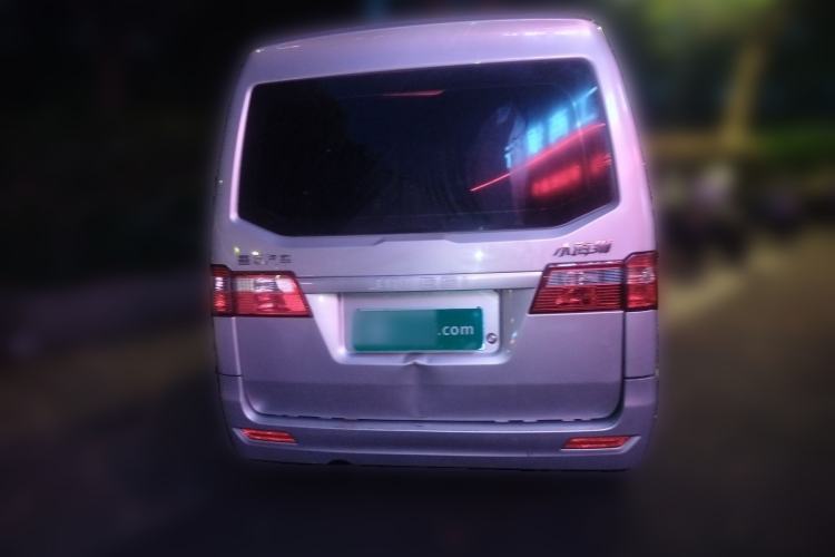 Used Jinbei Hiace X30 2023 1.5L Super-Comfortable Passenger Van 5/6/7-Seater Non-Air-Conditioned Version Model SWC15M
