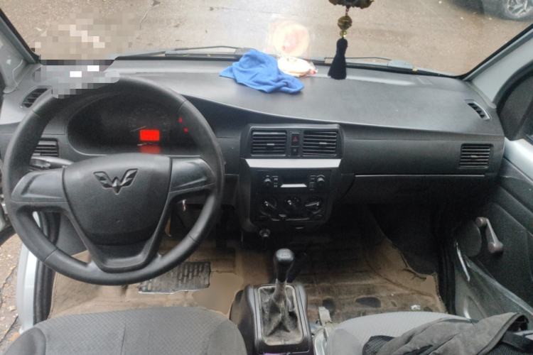 Used Wuling Rongguang 2012 1.5L Extended Basic Version Center Console