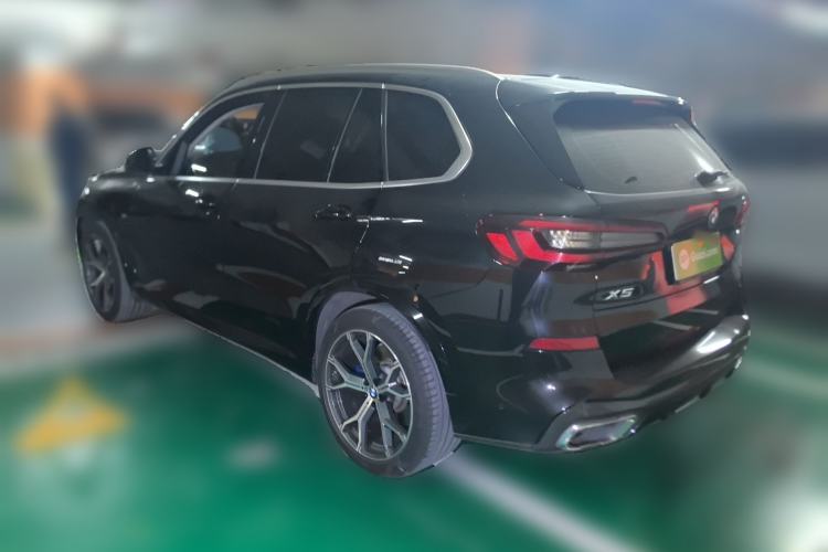 Used BMW X5 2021 xDrive40i Luxury Model with M Sport Package Rear Left 45 Deg