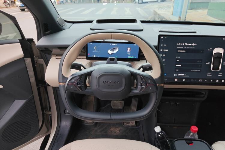 Used Lynk & Co Z20 2025 530 km Range Rear-Wheel Drive Max Steering Wheel