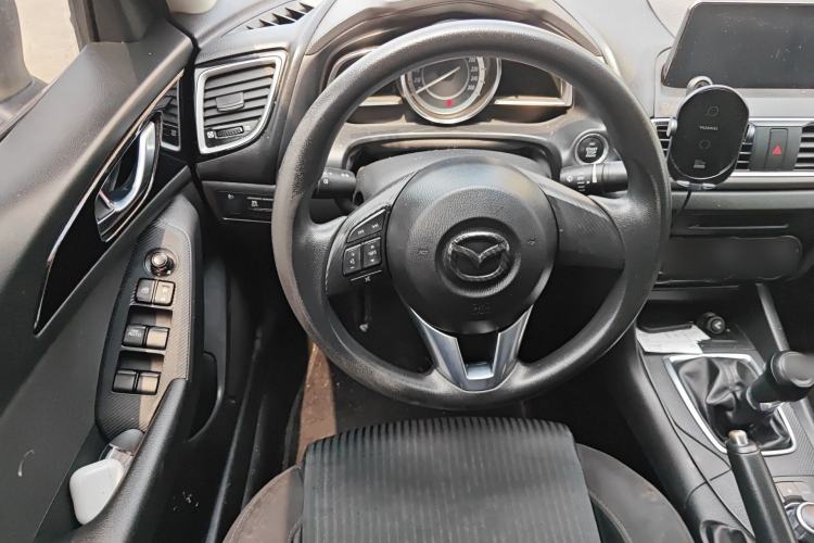 Used Mazda 3 Axela 2014 Sedan 1.5L Manual Comfort Model