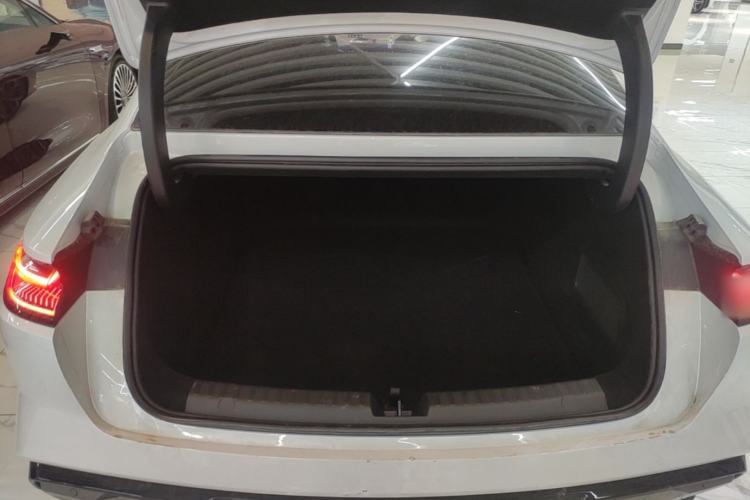 Used Geely Galaxy E8 2025 700 km Long-Range Intelligent Driving Version Trunk