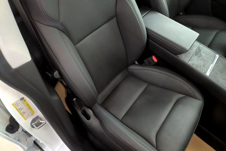 Used Tesla Model Y 2025 Rear-Wheel-Drive Version Right Front Seat