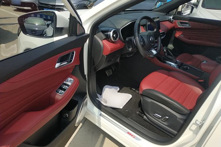 Used MG HS 2018 30T Automatic Two-Wheel Drive Trophy Edition—High-Octane V-Model Driver Seat