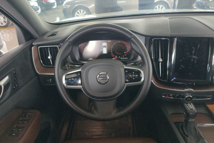 Used Volvo XC60 2021 T5 4x4 Smart Luxury Edition
