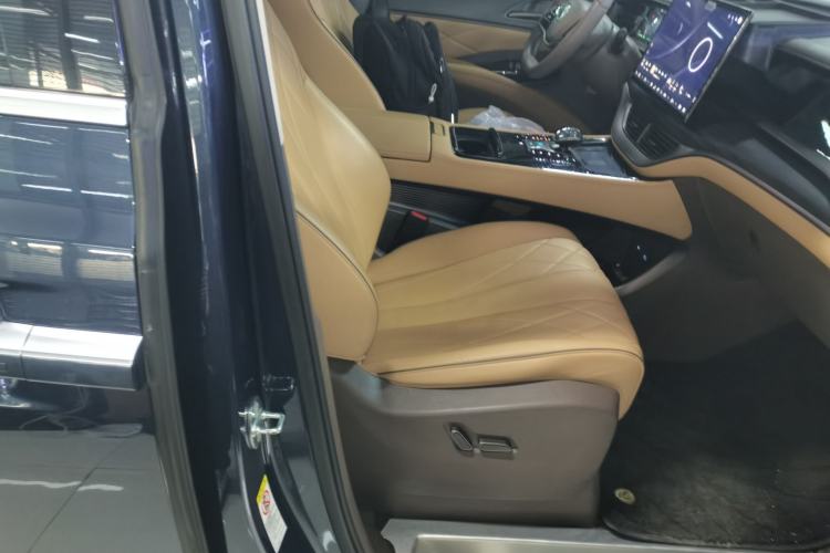 Used Denza D9 2022 DM-i 970 Four-Wheel Drive Prestige Model