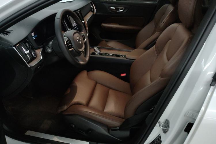 Used Volvo S60 2023 B4 Zhiyuan Luxury Edition
