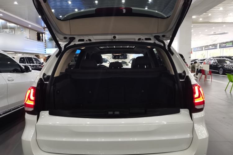 Used BMW X5 2018 xDrive28i Trunk