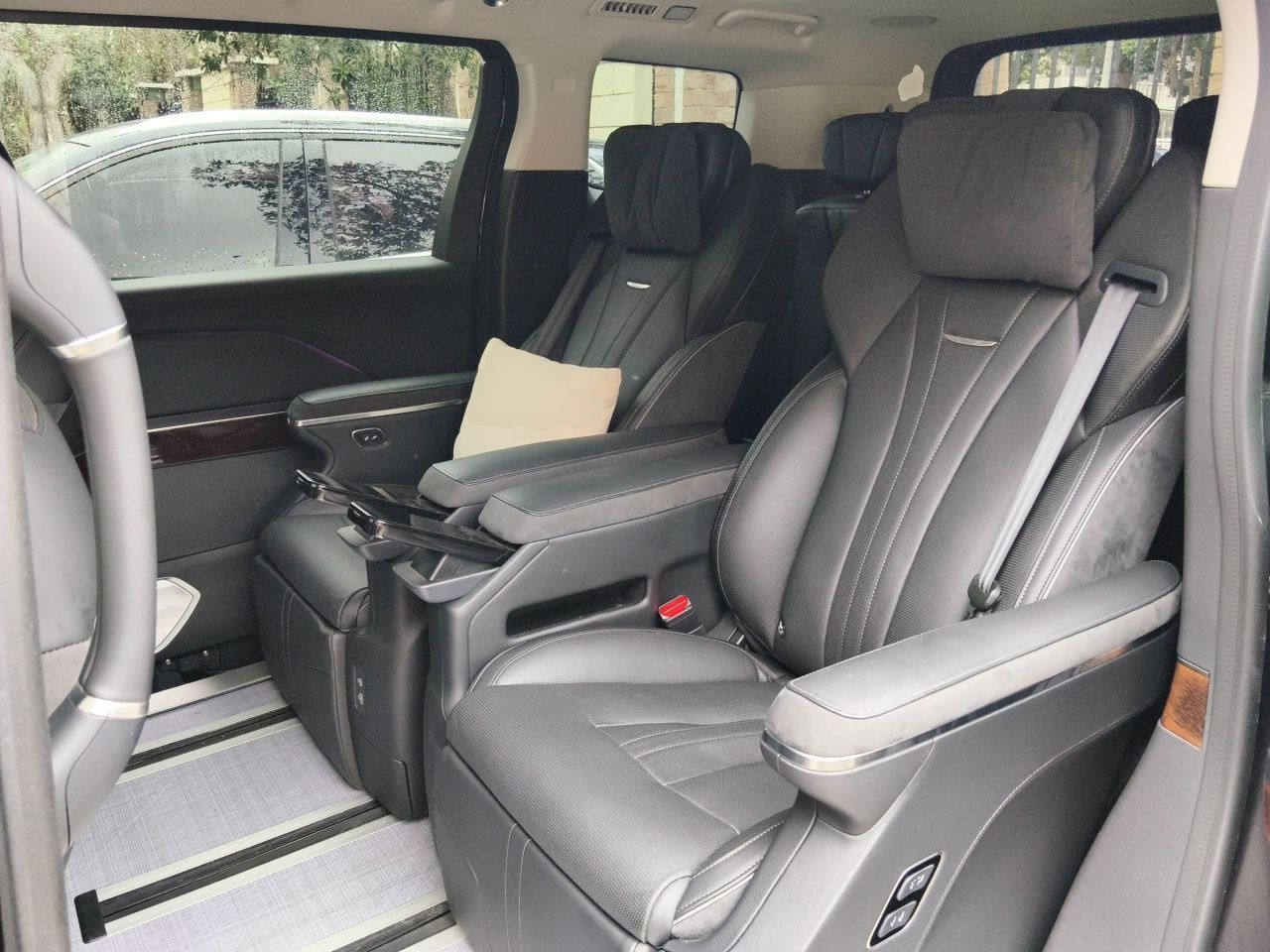 Hongqi HQ9 PHEV 2024 2.0T Four-Wheel Drive Luxury Edition — снимка 17