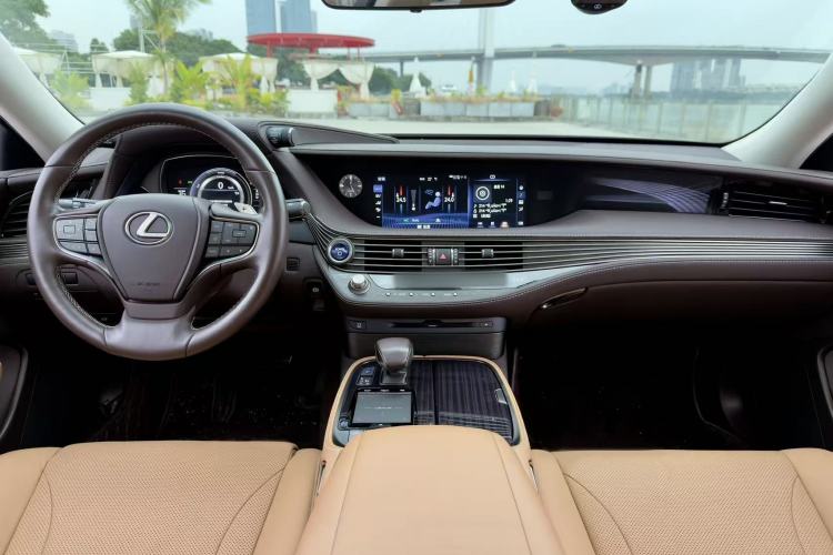 Used Lexus LS 2020 500h Excellence Edition China VI standard Interior 9