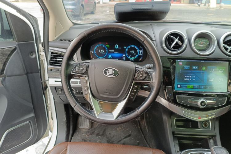 Used BYD Tang New Energy 2015 2.0T Four-Wheel-Drive Flagship Model