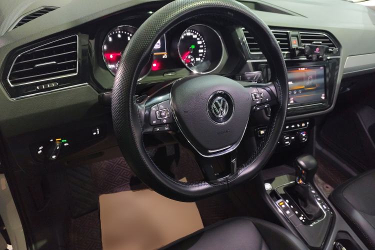 Used Volkswagen Tiguan L 2019 330TSI Automatic Two-Wheel Drive Smart Luxury Version China VI Standard