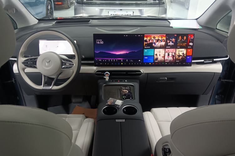Used VOYAH Dream 2025 PHEV Four-Wheel-Drive Flagship Kunpeng Edition Center Console