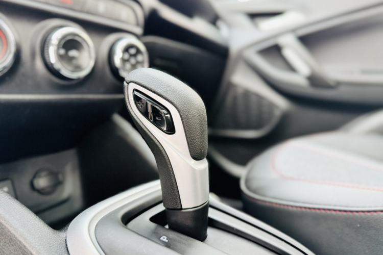 Used Chevrolet Trax 2019 Redline 325T Automatic Fun Edition China VI Standard Interior 3