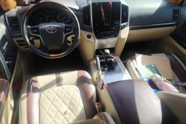 Used Toyota Land Cruiser  Center Console