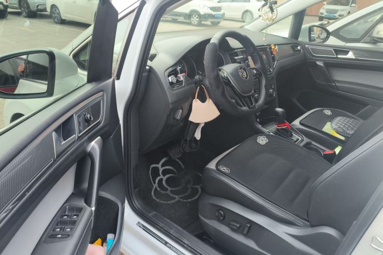 Used Volkswagen Golf Sportsvan 2019 280TSI Automatic Voyage Model China V Standard
