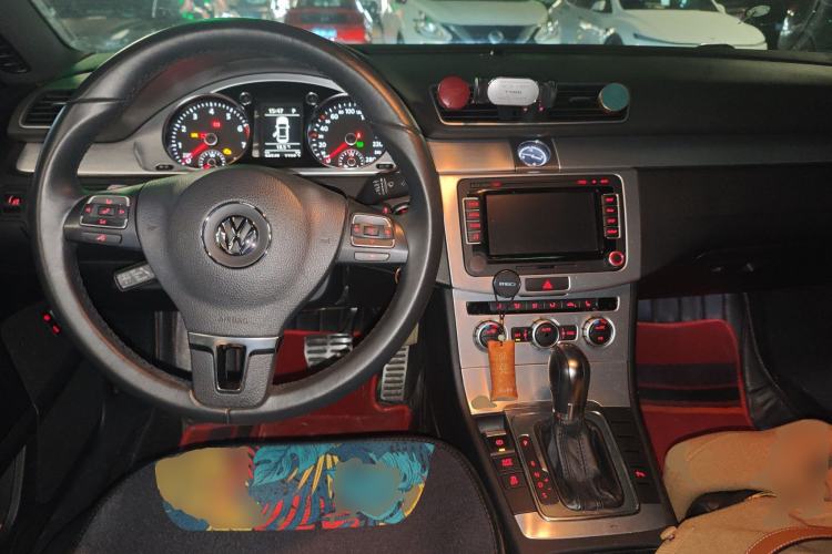 Used Volkswagen FAW-Volkswagen CC 2013 1.8TSI Prestige Model Center Console