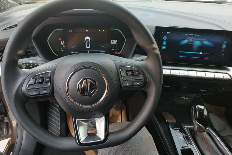 Used MG 5 2022 180 DVVT CVT Youth Luxury Edition
