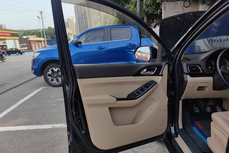 Used Baojun 730 2014 1.5L Manual Luxury Navigation ESP Version 7 Seats