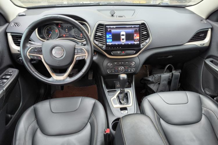 Used Jeep Cherokee 2016 2.4L Leading Edition Center Console