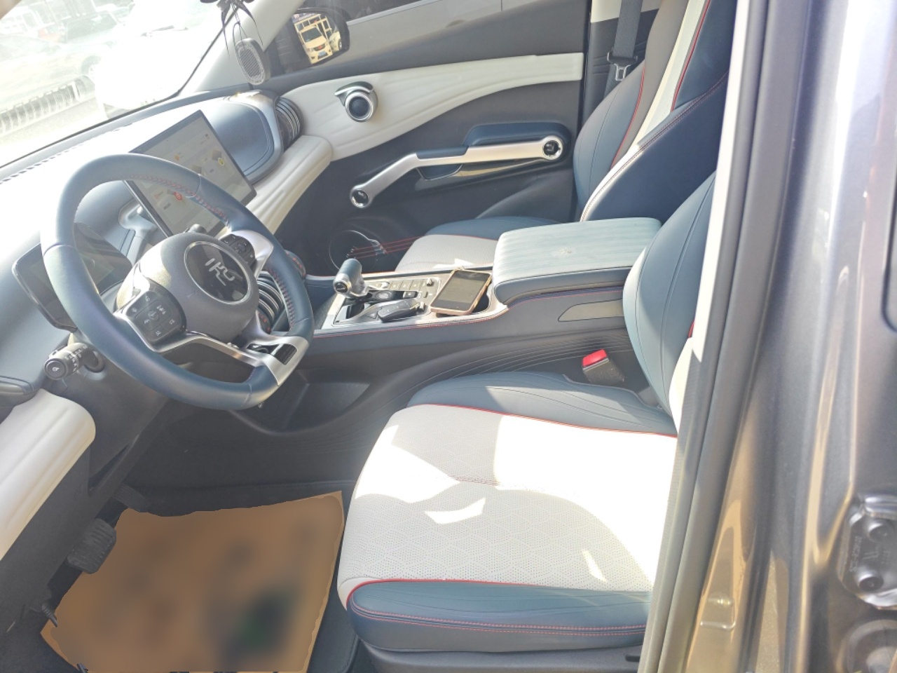 المقاعد الأمامية داخل السيارة