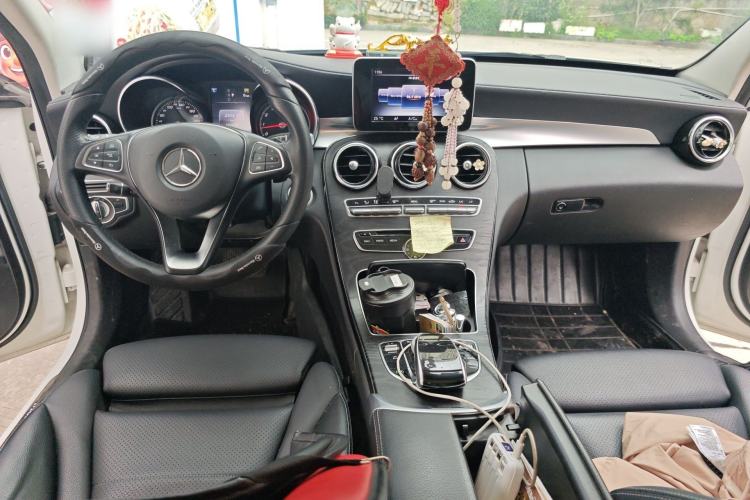 Used Mercedes-Benz C-Class 2017 Facelift C 200 L Sport Edition Center Console