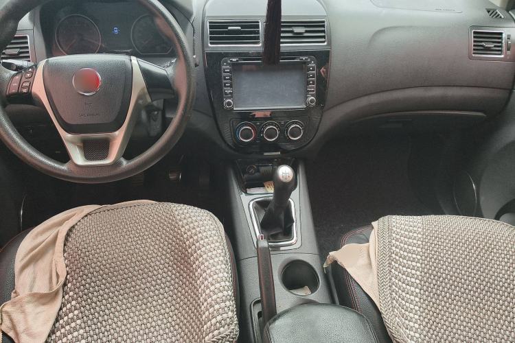 Used FORTHING Joyear X5 2013 1.6L Manual Luxury Model China IV Standard Center Console