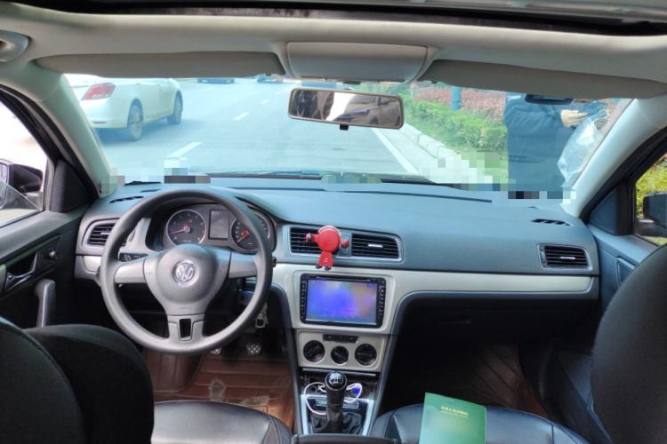 Used Volkswagen Lavida 2013 Restyled Classic 1.6L Manual Comfort Edition Center Console