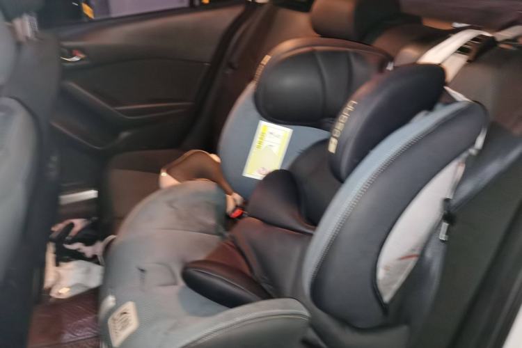 Used Mazda 3 Axela 2016 Sedan 1.5L Manual Luxury Model