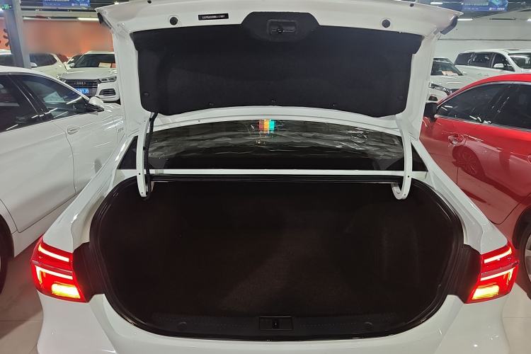 Used Roewe i6 2020 PLUS 1.6L CVT 4G Connected Glory Flagship Edition
