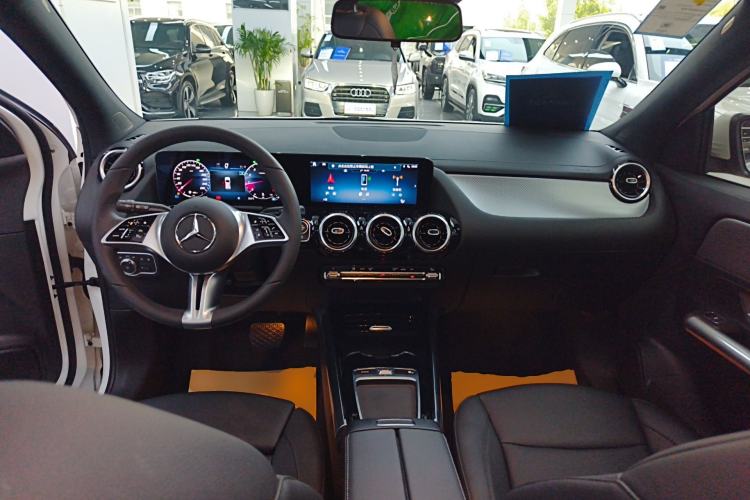 Used Mercedes-Benz GLA 2024 GLA 200 Center Console