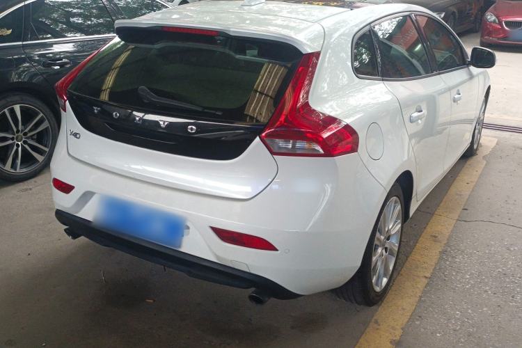 Used Volvo V40 2015 1.6T Zhiyi Edition
