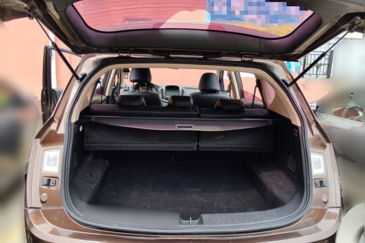 Used Baojun 560 2016 1.8L iAMT Luxury Model Trunk