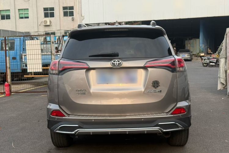 Used Toyota RAV4 2016 2.0L CVT Two-Wheel Drive Fashion Edition China V Standard Exterior 1