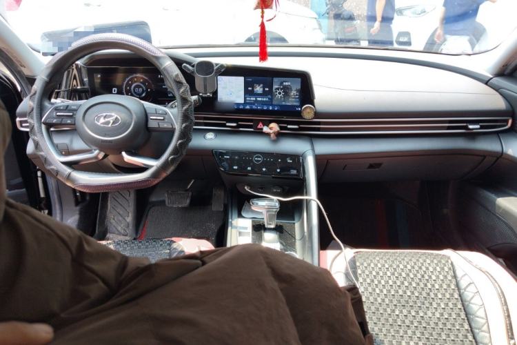 Used Hyundai Elantra 2021 1.5L CVT GLX Elite Edition Center Console