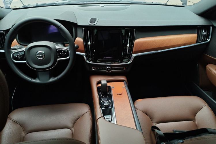 Used Volvo S90 2024 B5 Zhiyi Luxury Edition
