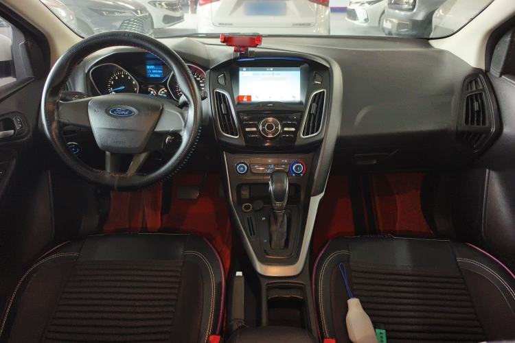 Used Ford Focus 2018 Hatchback Classic 1.6L Automatic Comfort Plus SmartDrive Edition Center Console