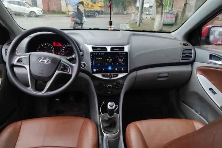 Used Hyundai Verna (older generation) 2014 1.4L Manual Top-Tier Model TOP
