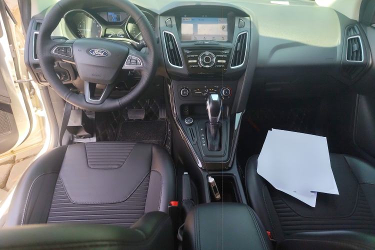 Used Ford Focus 2018 Sedan Classic 1.6L Automatic Trendy SmartDrive Edition Center Console