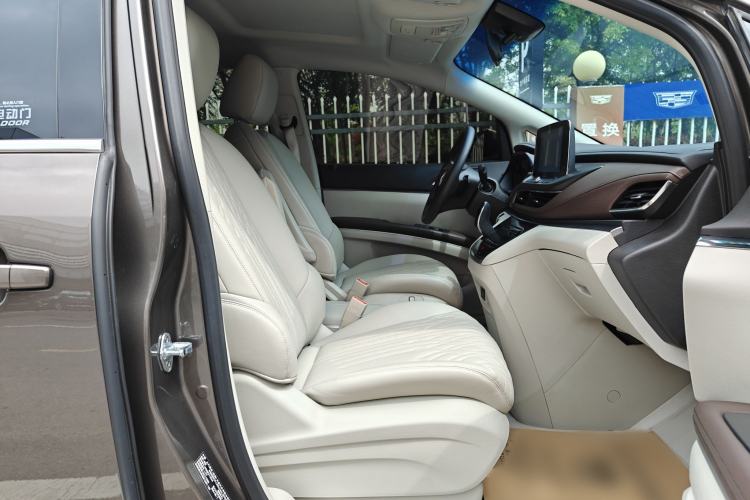 Used Buick GL8 2023 Land Executive Class Comfort Model